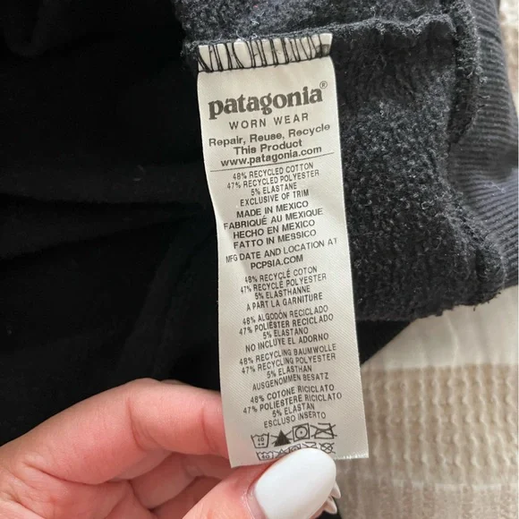 Patagonia Men’s Black P-6 Logo Uprisal Hoody, comfortable pullover, size large - Picture 4 of 7